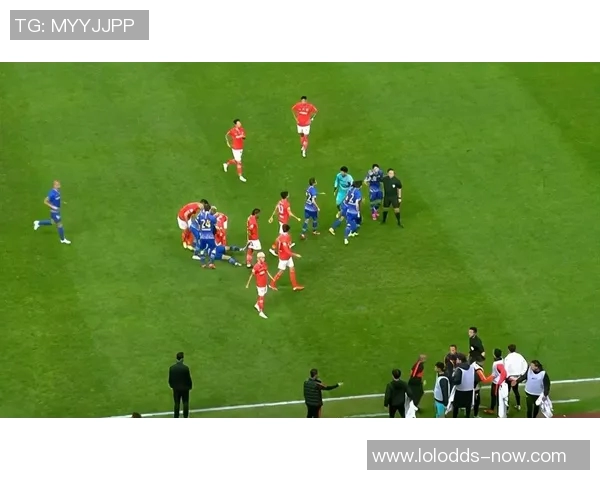 中超激战AC米兰以4比0大胜马竞争议判罚引发全场热议