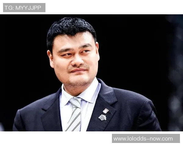 姚明在会议上分享篮球经验与团队合作的重要性激励年轻运动员奋发向上