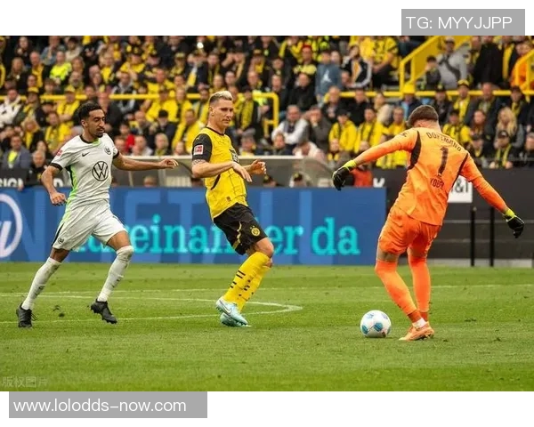 德甲经典对决切尔西逆转里昂红牌争议引发全场热议 德甲经典对决切尔西逆转里昂红牌争议引发全场热议