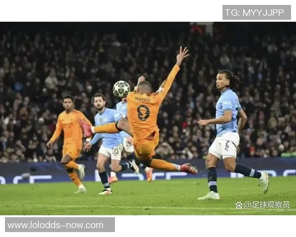 友谊赛精彩回顾：里昂逆转曼城引发全场热烈反响