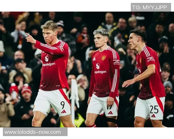 国王杯激战曼联与热刺平局瞬间引发全场热烈反响分析 国王杯激战曼联与热刺平局瞬间引发全场热烈反响分析