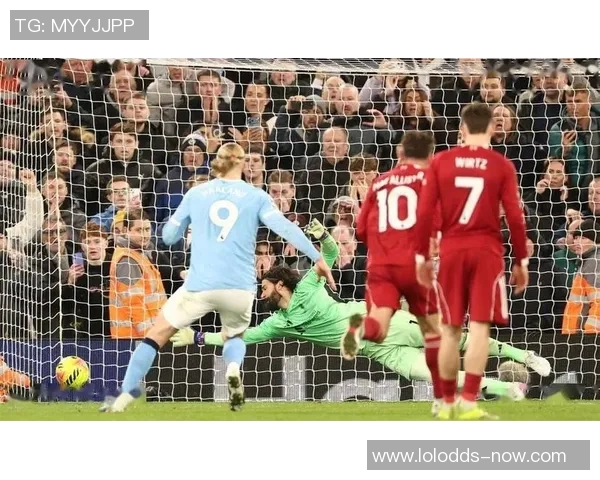 德甲热战：多特蒙德与利物浦激战成平点球争议引发全场沸腾